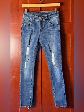 Y2K The Style Between Us Medium Wash Distressed Skinny Jeans Size 9